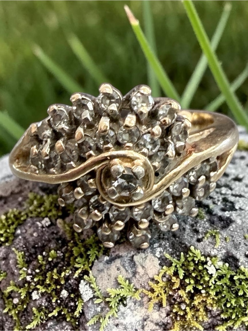 14k Gold Diamond Cluster Swirl‎ Ring